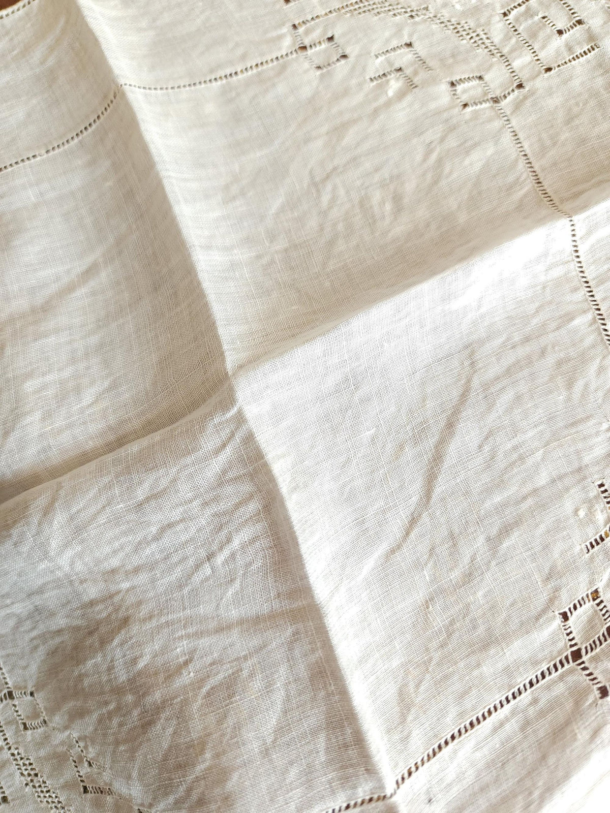 Vintage 1910s Handkerchief in Embroidered Linen with Drawn Thread Openwork