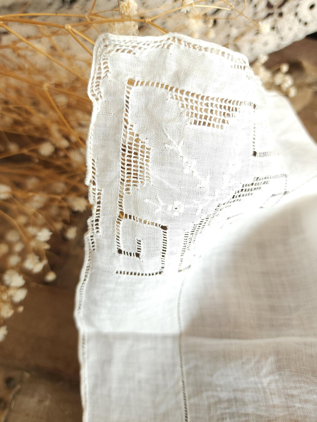 Vintage 1910s Handkerchief in Embroidered Linen with Drawn Thread Openwork