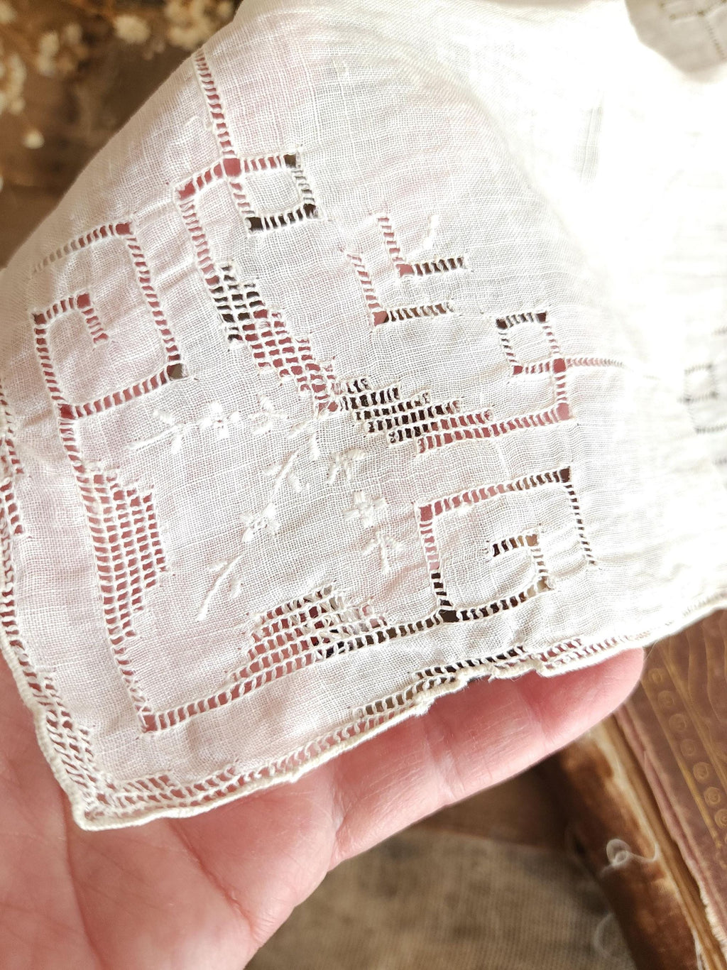 Vintage 1910s Handkerchief in Embroidered Linen with Drawn Thread Openwork