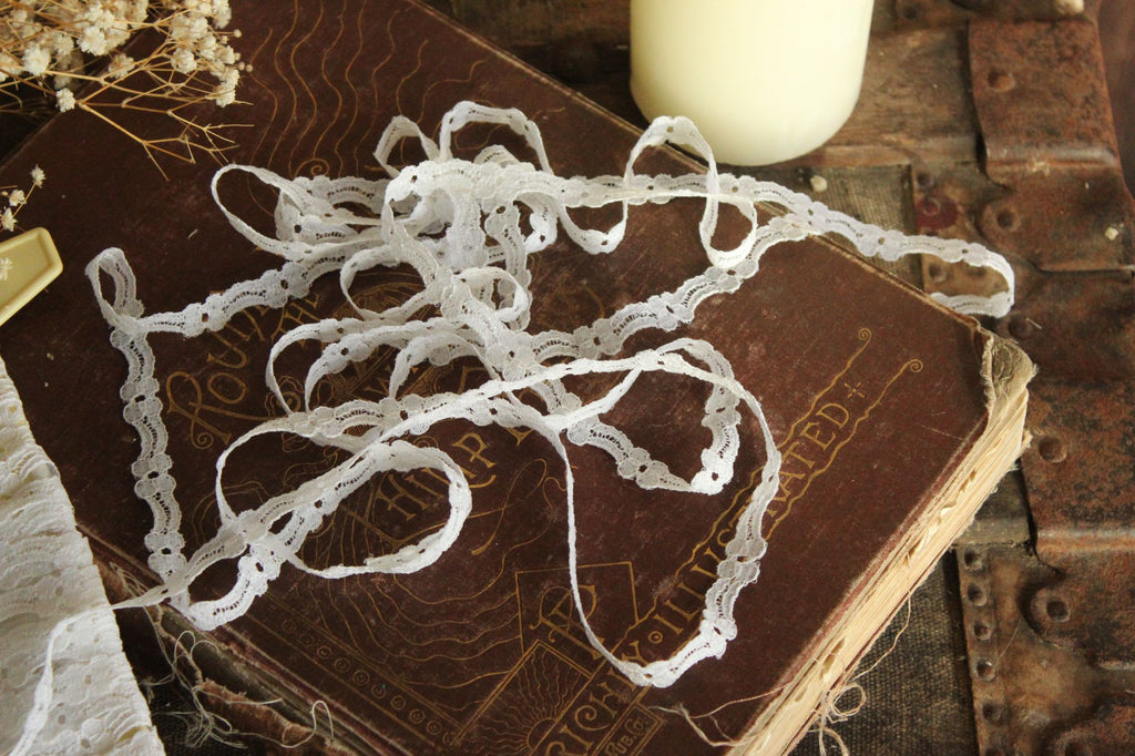 Vintage White Lace Floral Trim 7/16" Wide, 4 Yards