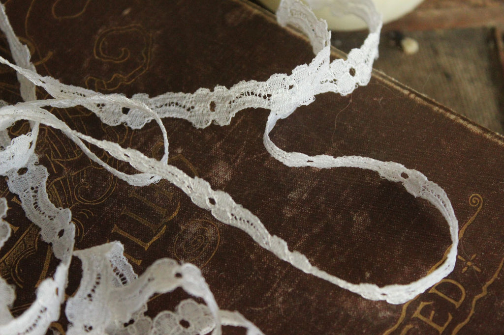 Vintage White Lace Floral Trim 7/16" Wide, 4 Yards