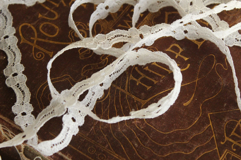 Vintage White Lace Floral Trim 7/16" Wide, 4 Yards