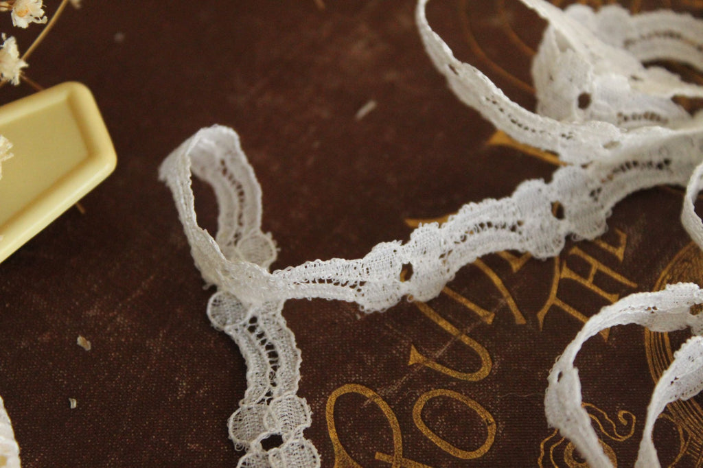 Vintage White Lace Floral Trim 7/16" Wide, 4 Yards