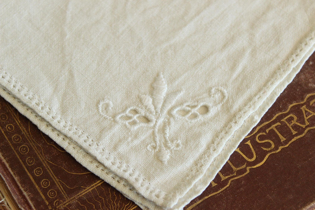Vintage 1940s Ivory Linen Napkin with Madeira Fleur de Lis Embroidery