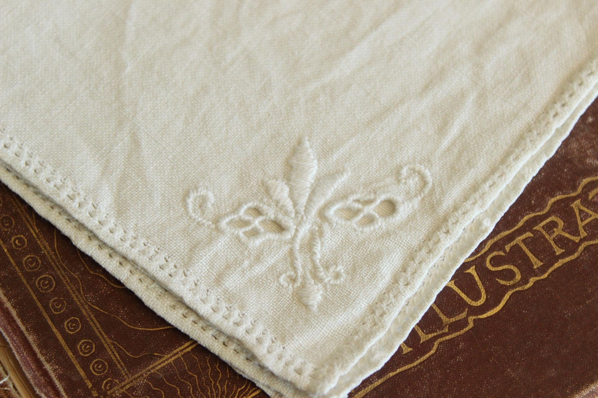 Vintage 1940s Ivory Linen Napkin with Madeira Fleur de Lis Embroidery