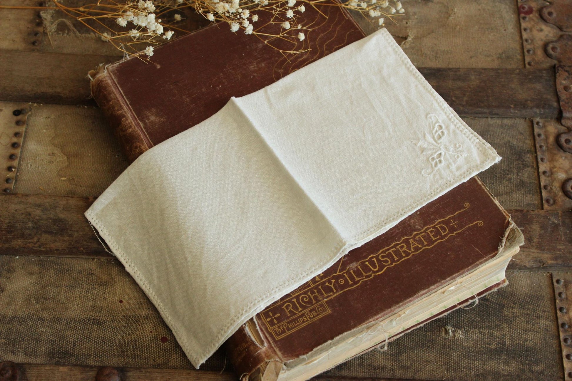 Vintage 1940s Ivory Linen Napkin with Madeira Fleur de Lis Embroidery