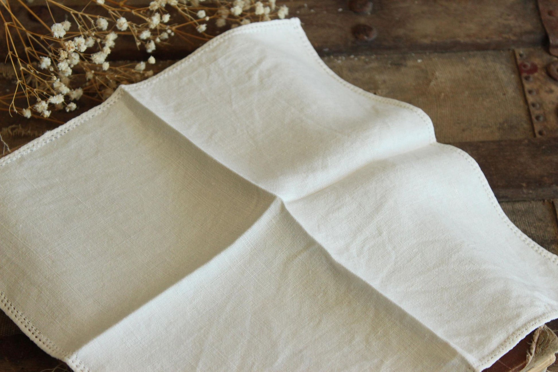 Vintage 1940s Ivory Linen Napkin with Madeira Fleur de Lis Embroidery