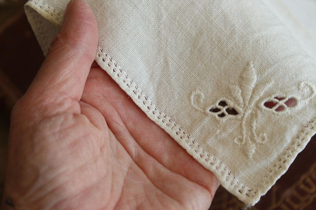 Vintage 1940s Ivory Linen Napkin with Madeira Fleur de Lis Embroidery