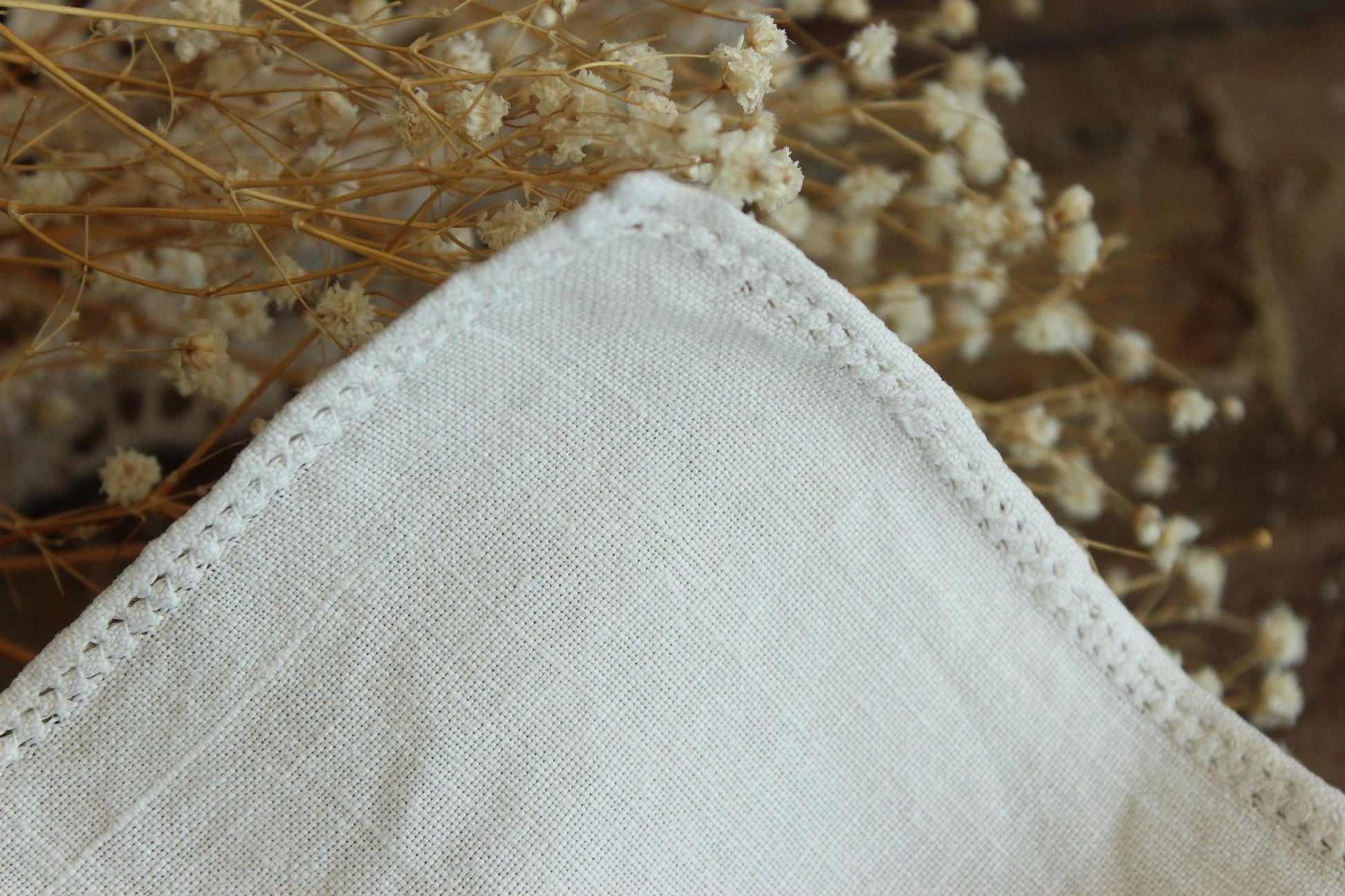 Vintage 1940s Ivory Linen Napkin with Madeira Fleur de Lis Embroidery