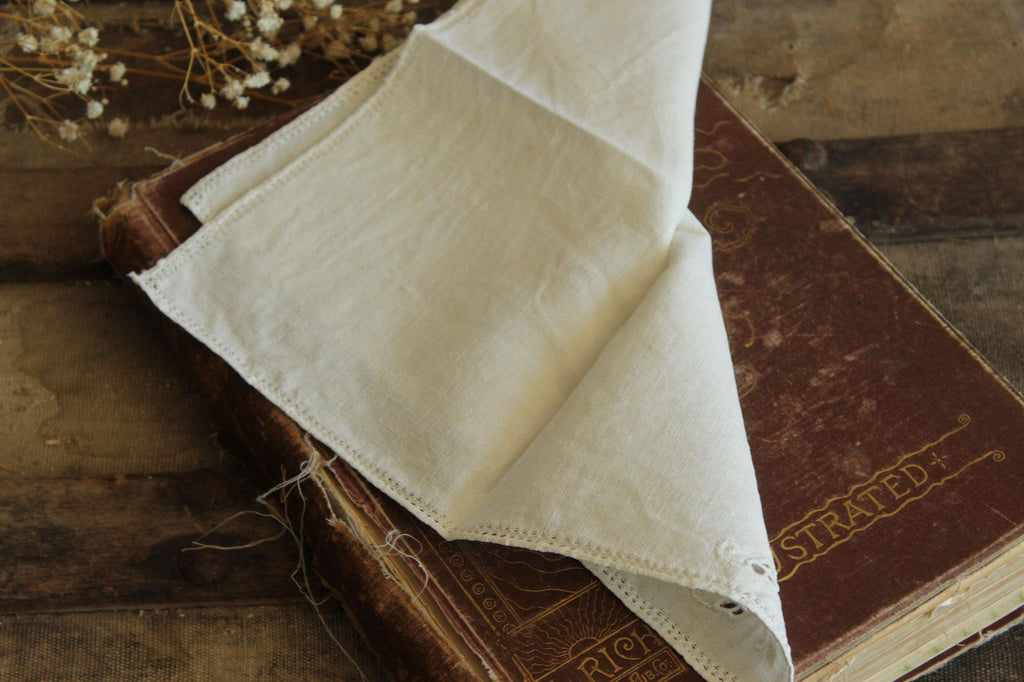 Vintage 1940s Ivory Linen Napkin with Madeira Fleur de Lis Embroidery