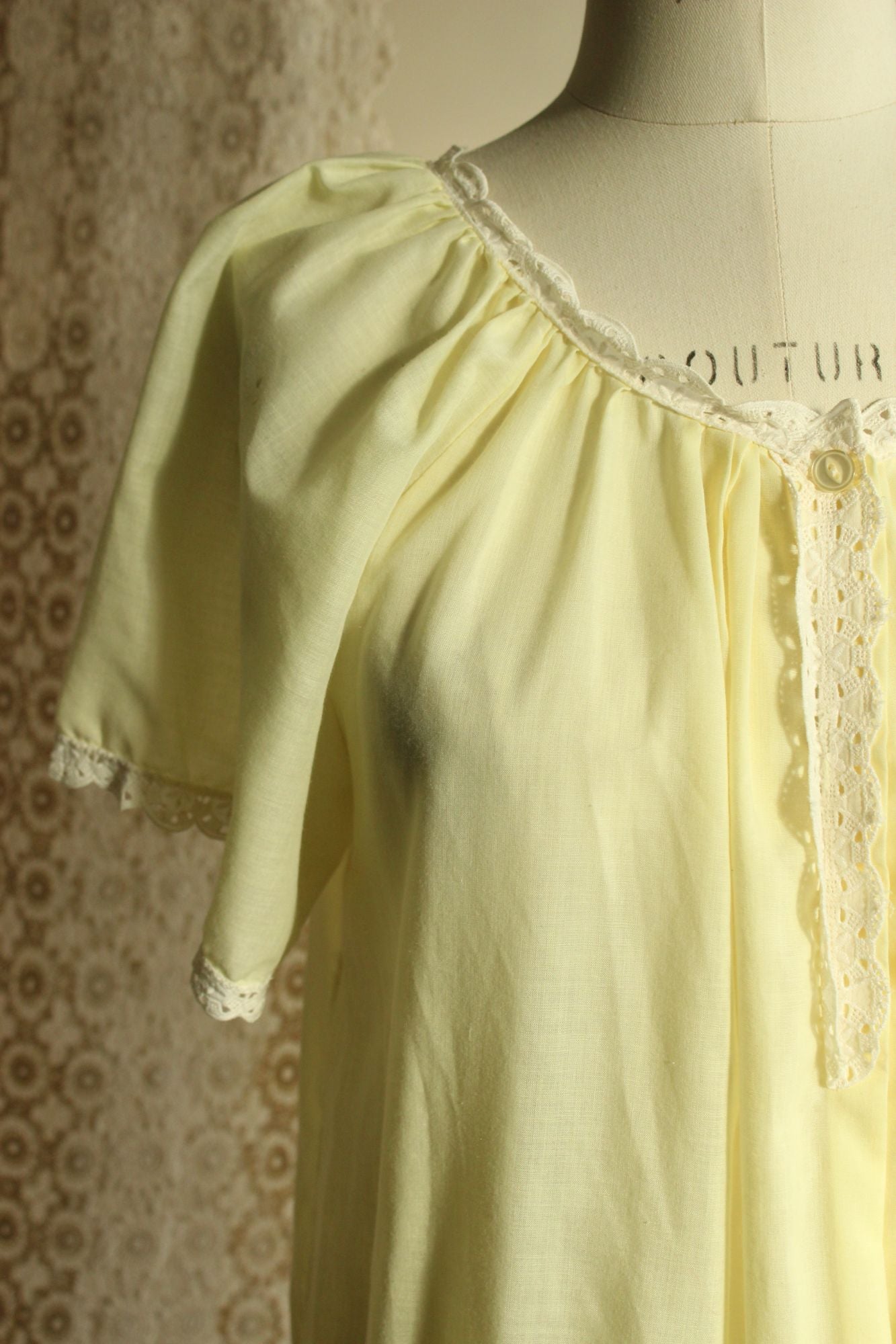 Vintage 1960s 1970s Yellow Robe with Pockets