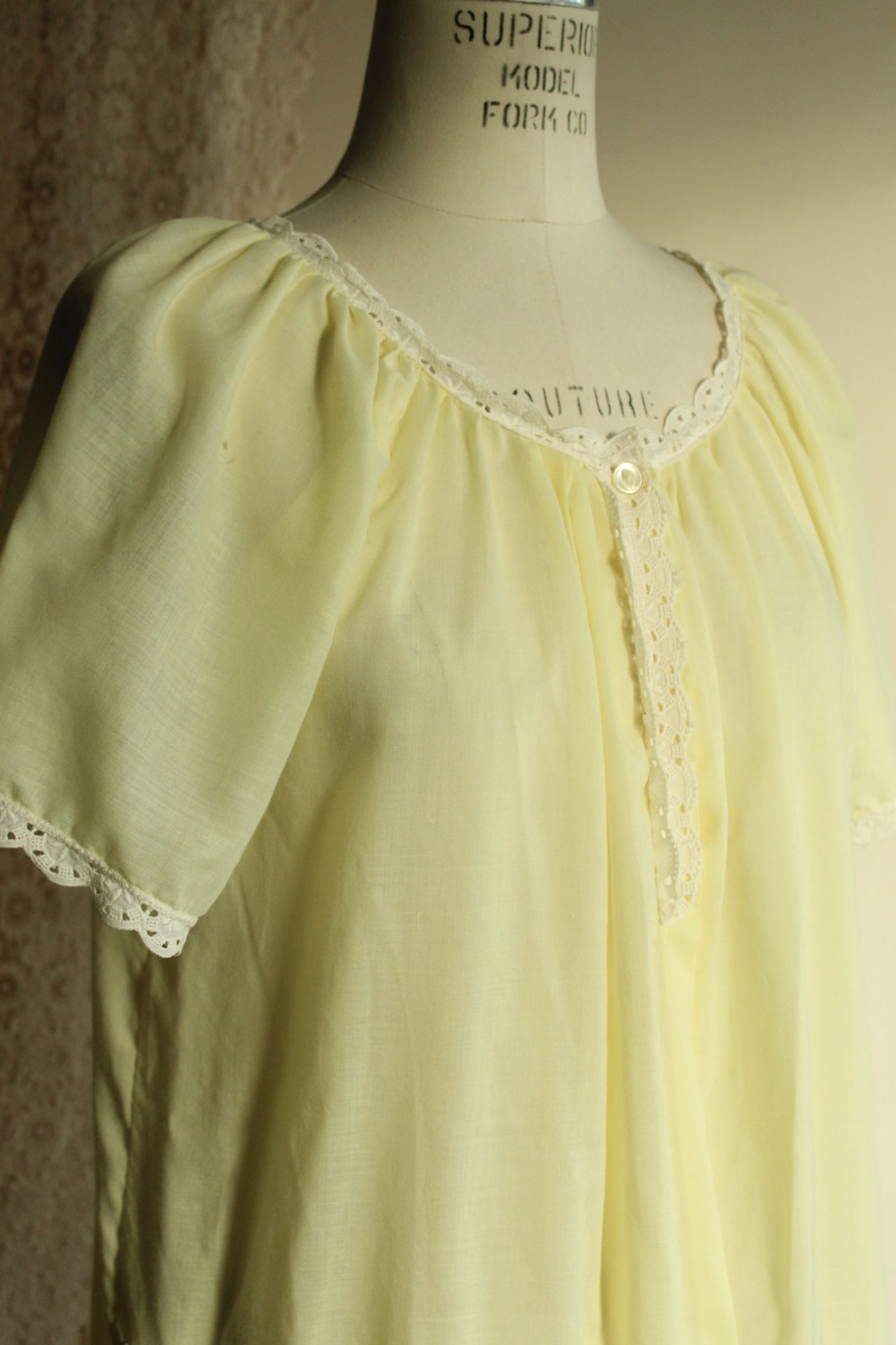 Vintage 1960s 1970s Yellow Robe with Pockets