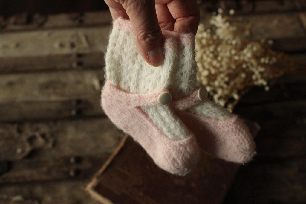 Vintage 1950s Baby Booties in White and Pink Knit