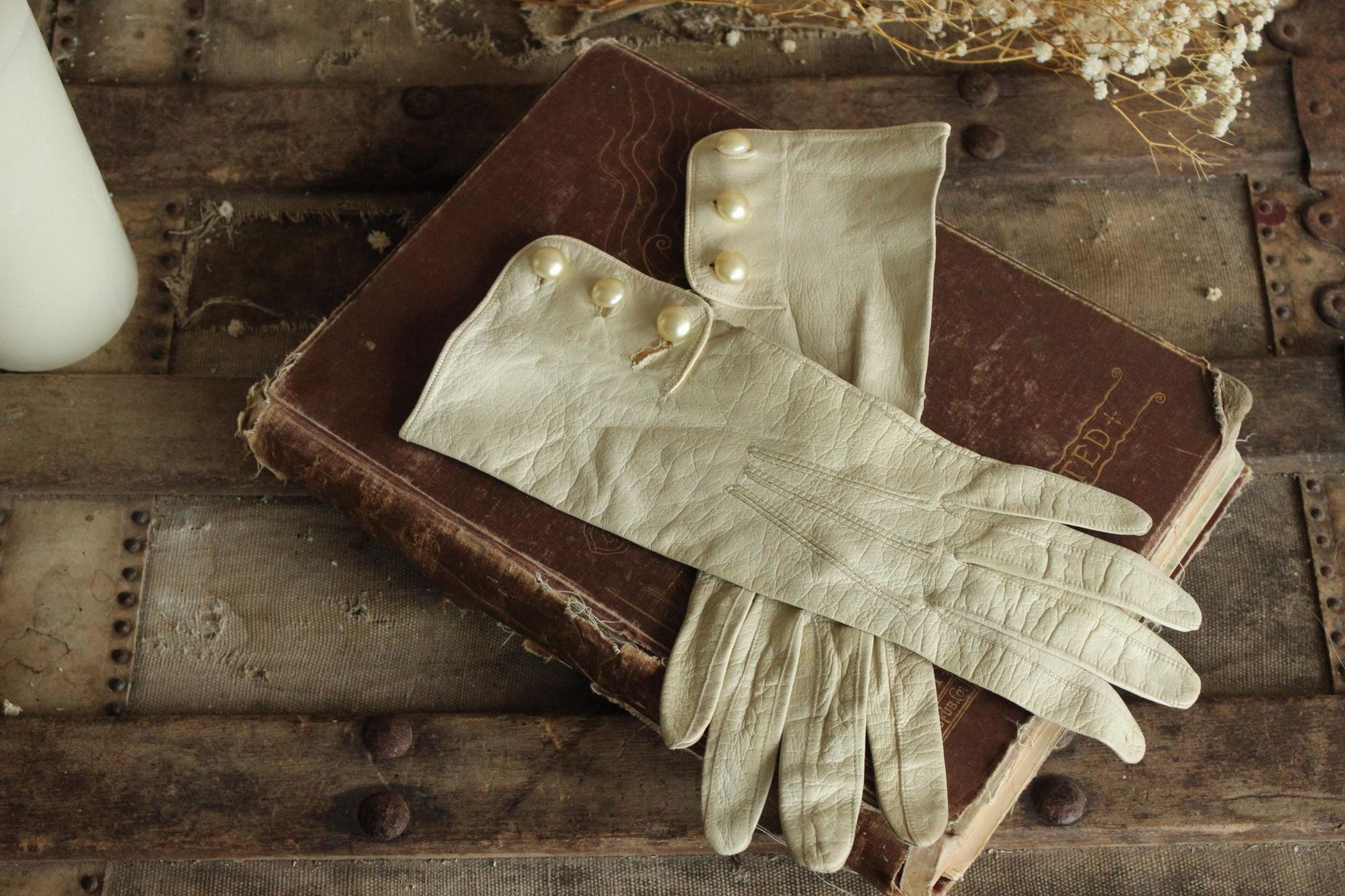 Vintage 1940s Size 6.75 Beige Kid Leather Gloves