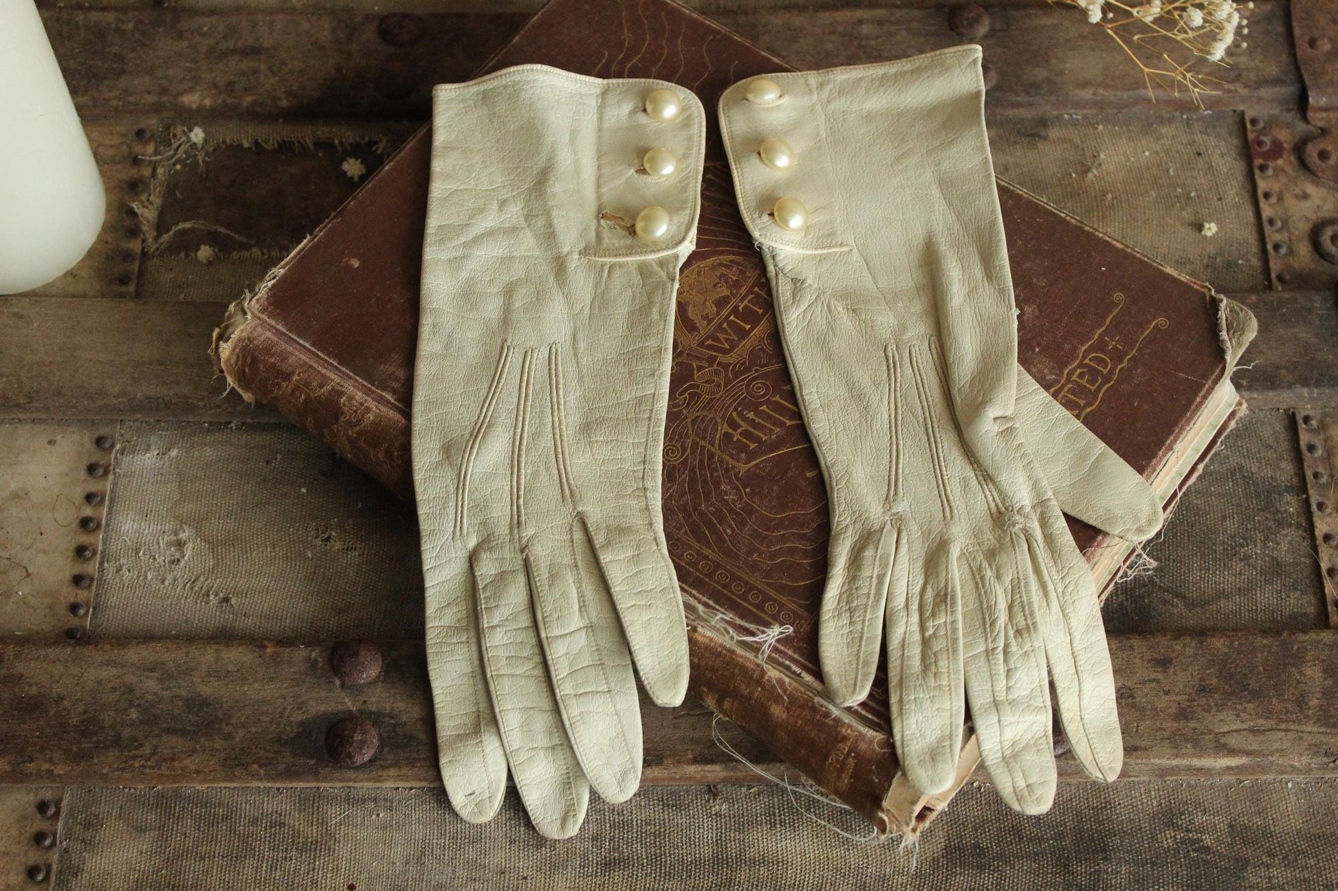 Vintage 1940s Size 6.75 Beige Kid Leather Gloves