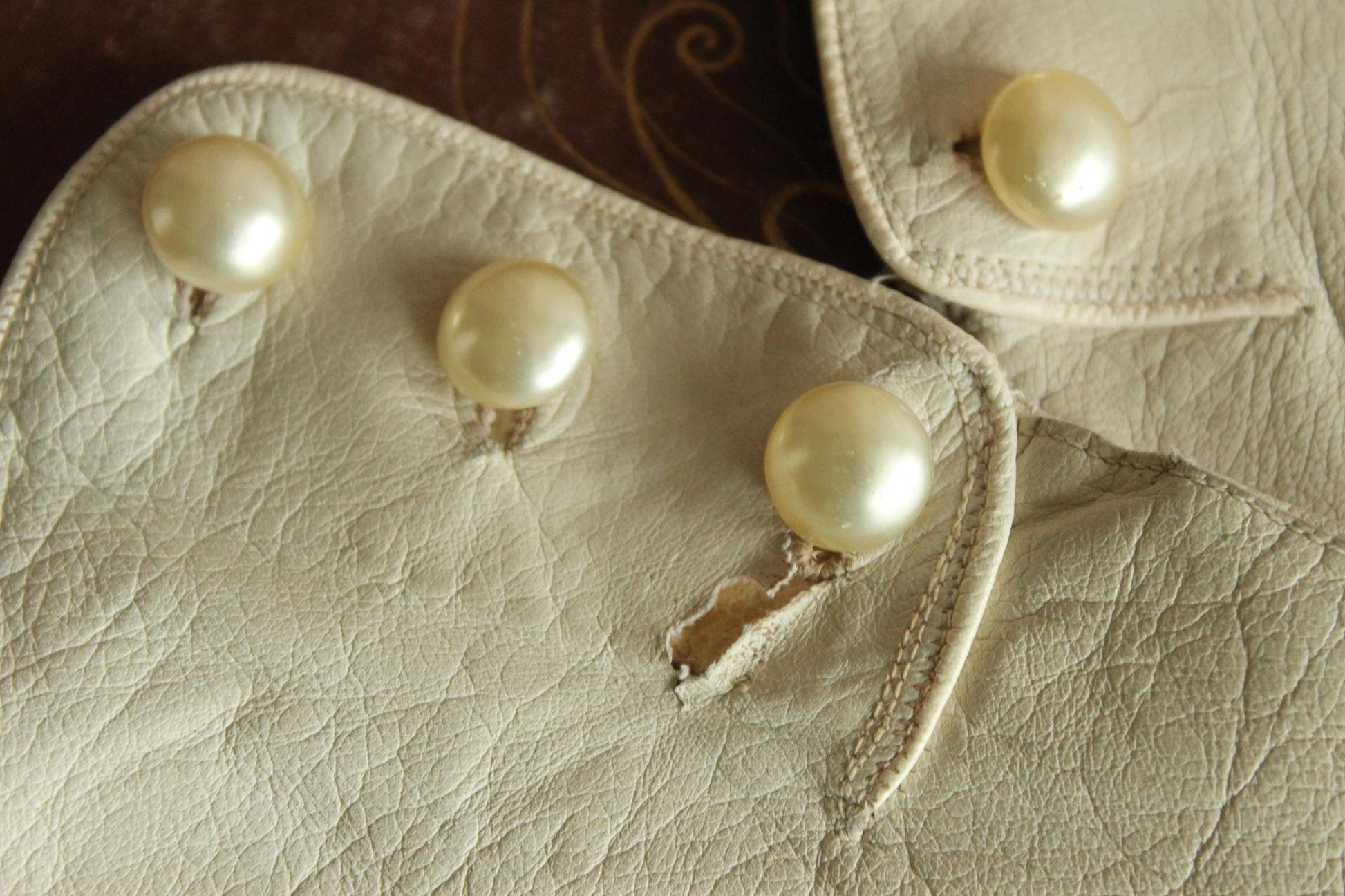 Vintage 1940s Size 6.75 Beige Kid Leather Gloves