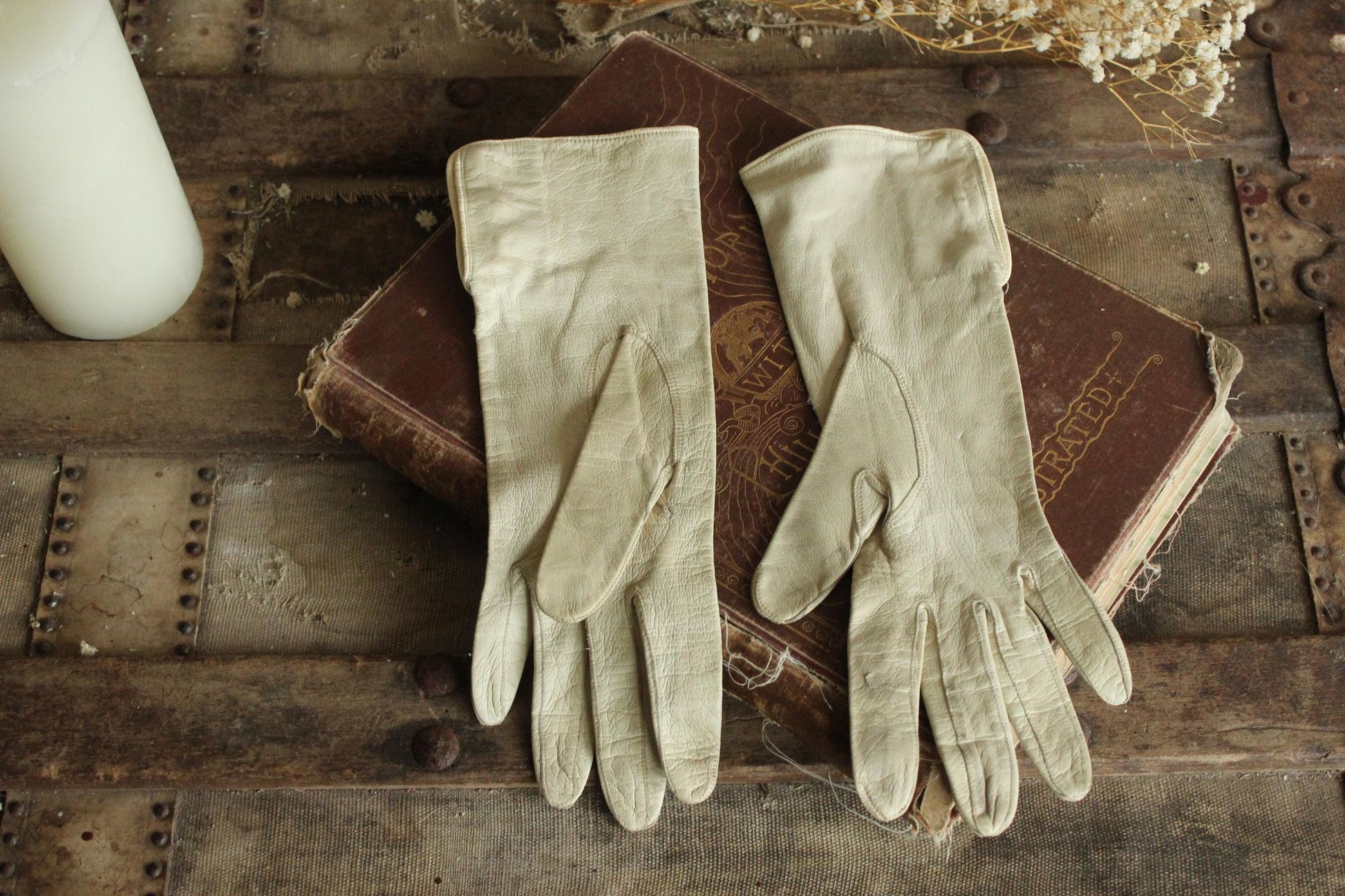 Vintage 1940s Size 6.75 Beige Kid Leather Gloves
