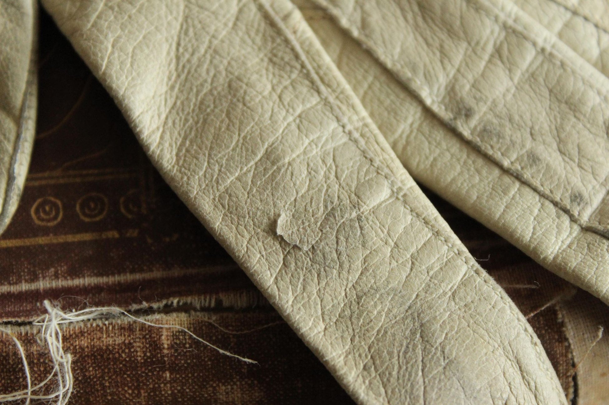 Vintage 1940s Size 6.75 Beige Kid Leather Gloves