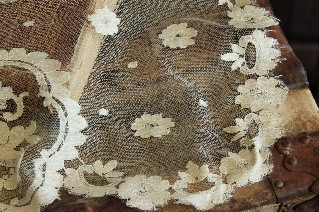 Vintage 1950s 1960s White Lace Oval Mantilla or Bridal Veil