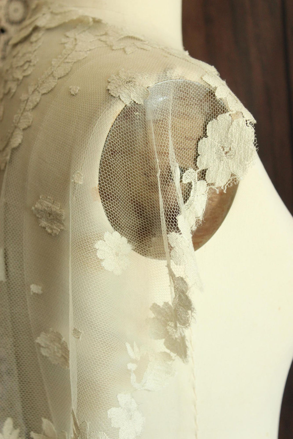 Vintage 1950s 1960s White Lace Oval Mantilla or Bridal Veil