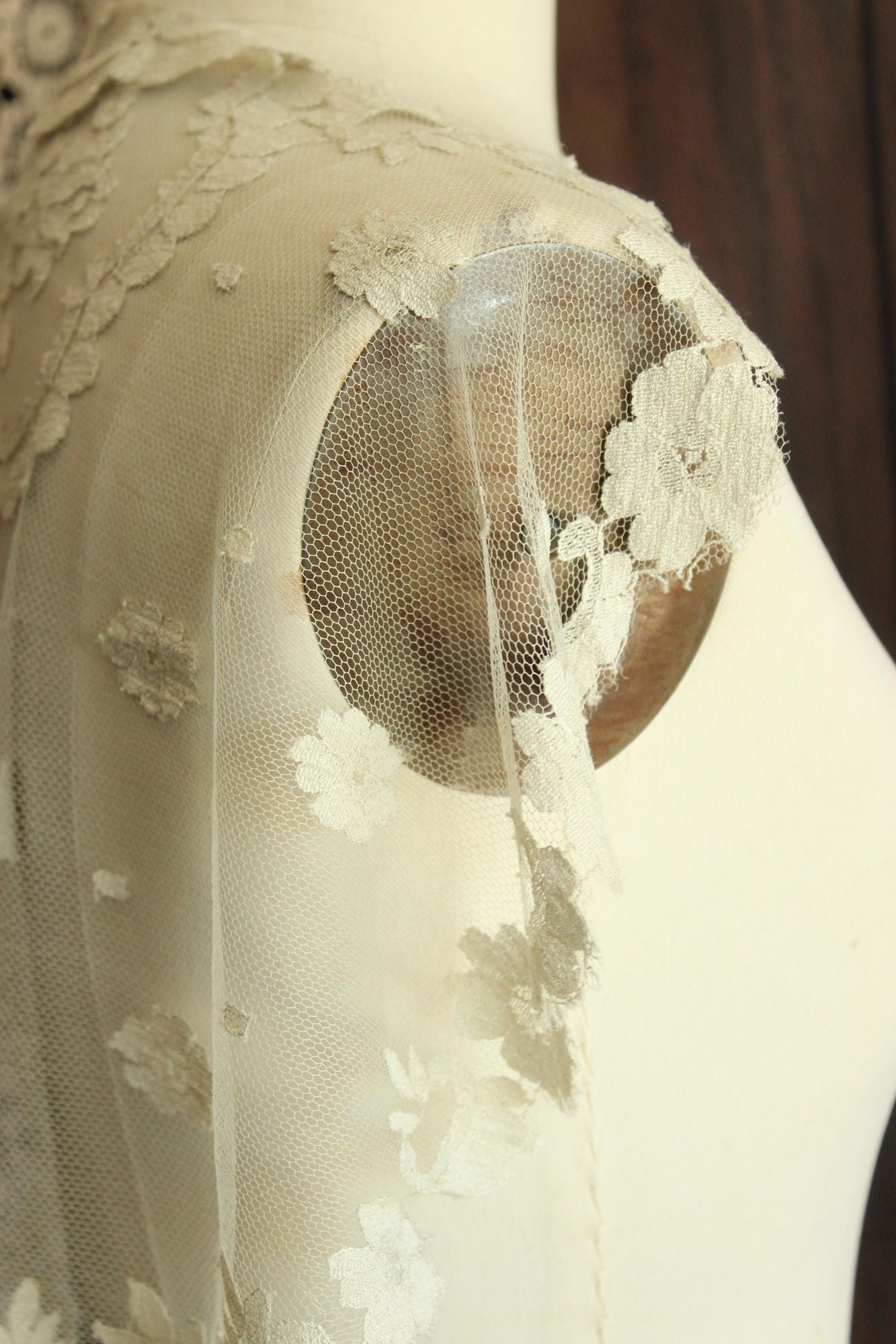 Vintage 1950s 1960s White Lace Oval Mantilla or Bridal Veil