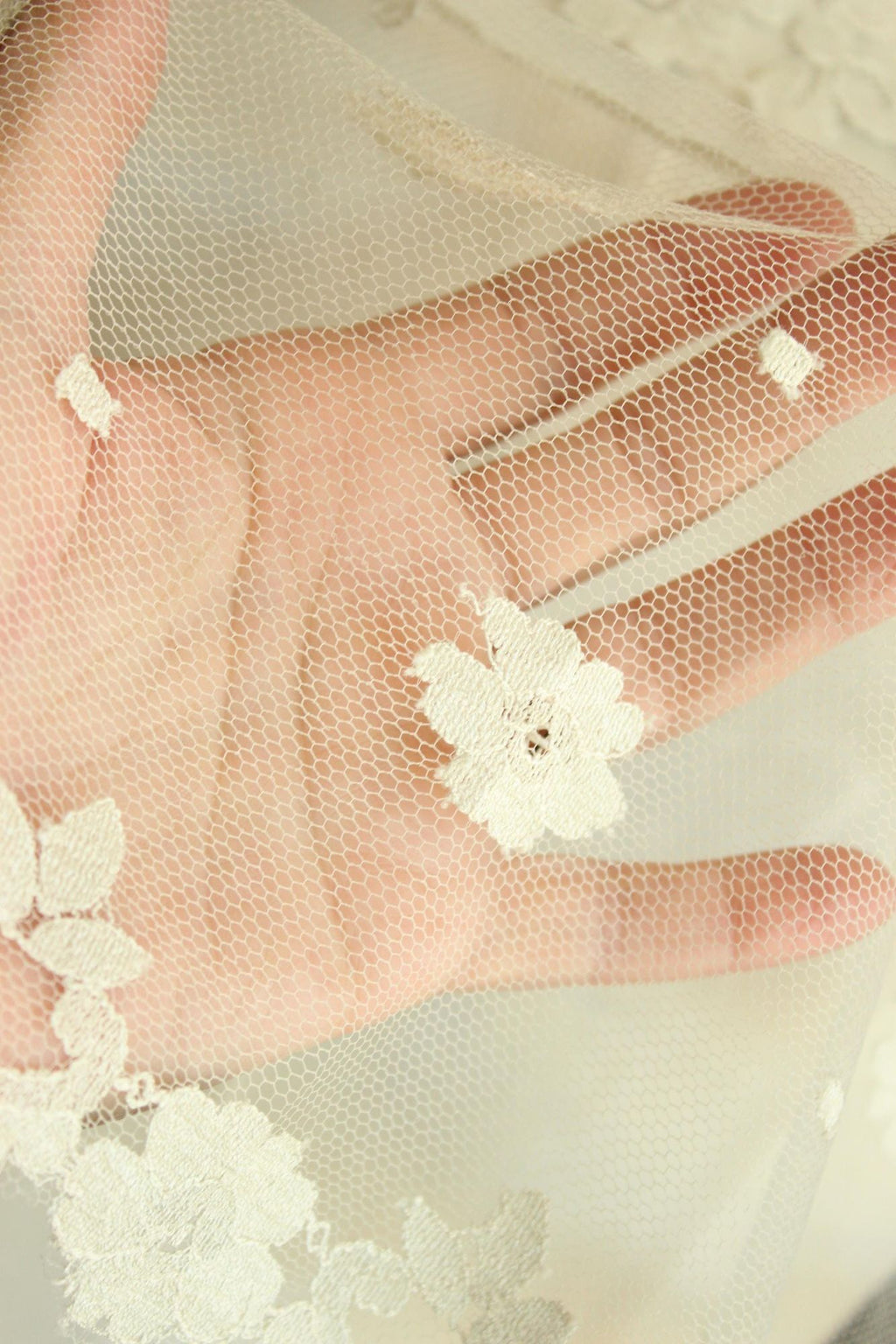 Vintage 1950s 1960s White Lace Oval Mantilla or Bridal Veil