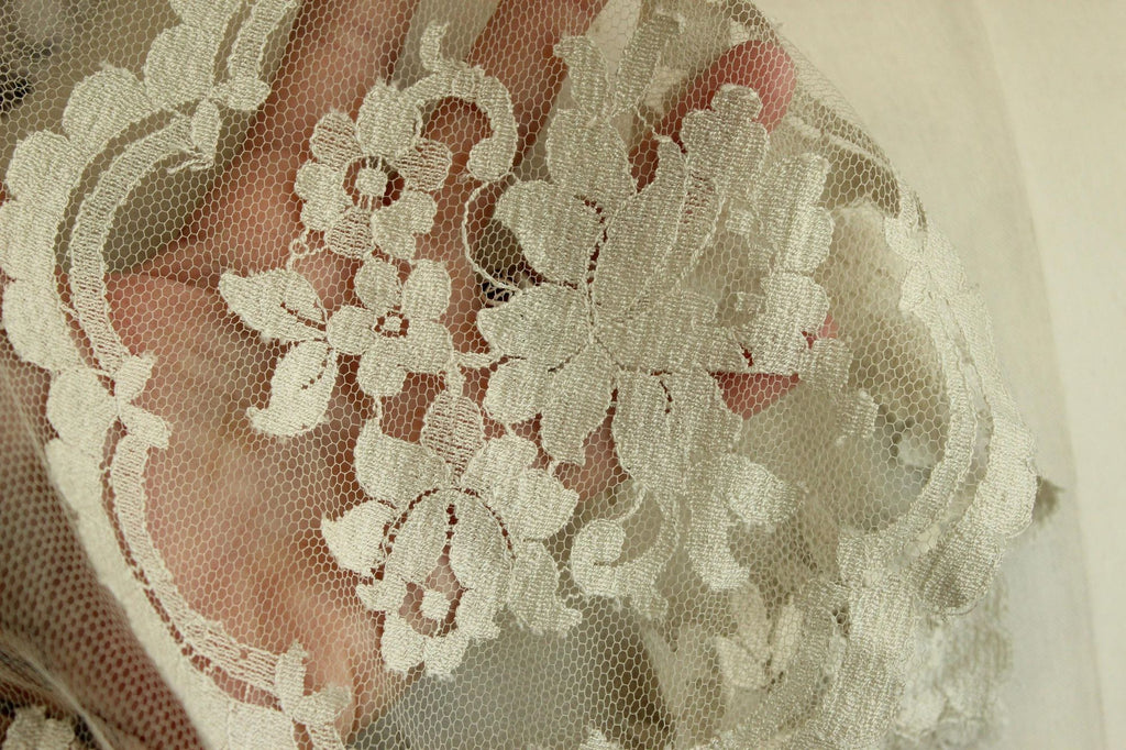 Vintage 1950s 1960s White Lace Oval Mantilla or Bridal Veil