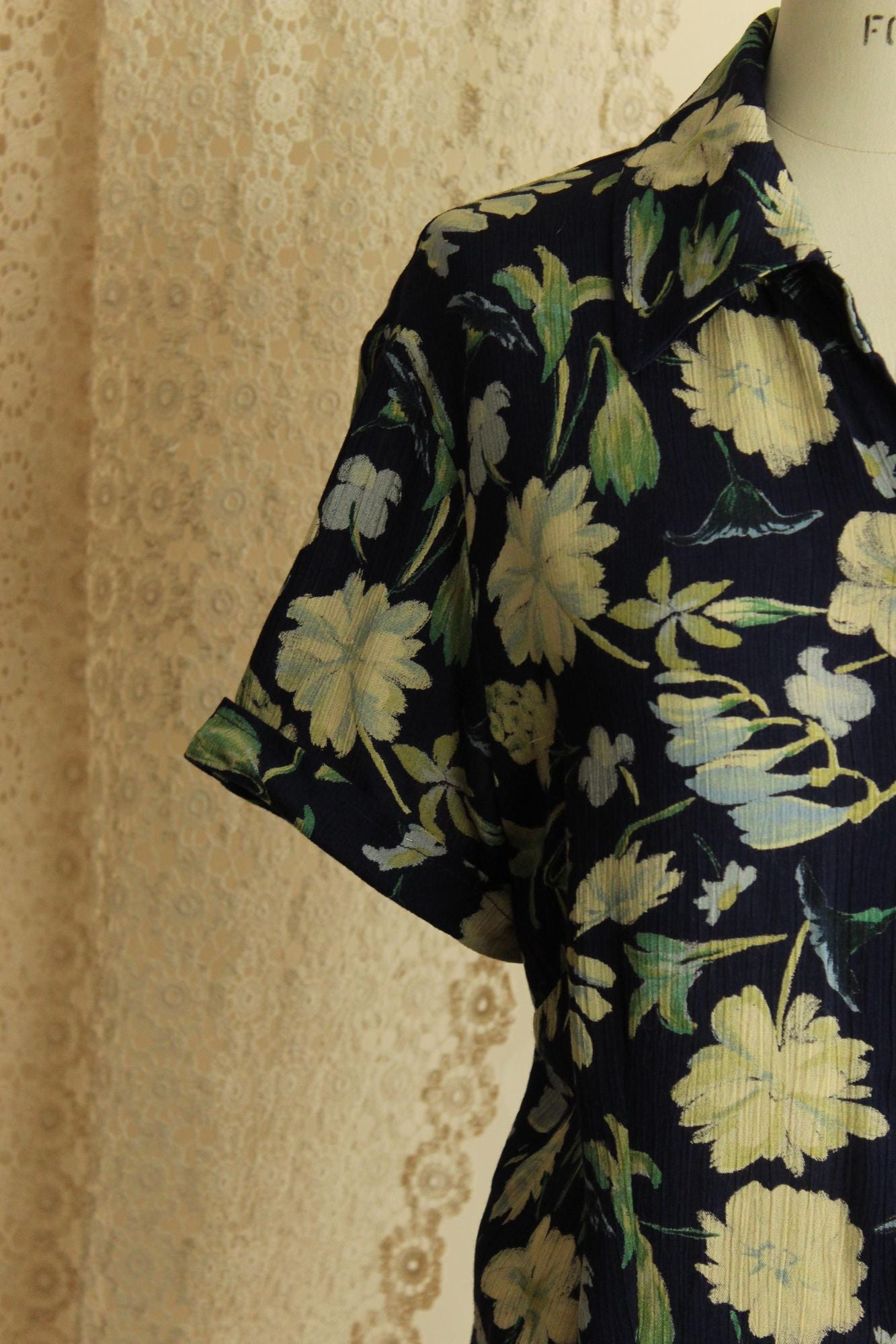 Vintage 1980s 1990s Clio Hawaiian Floral Print Blouse, Size Medium