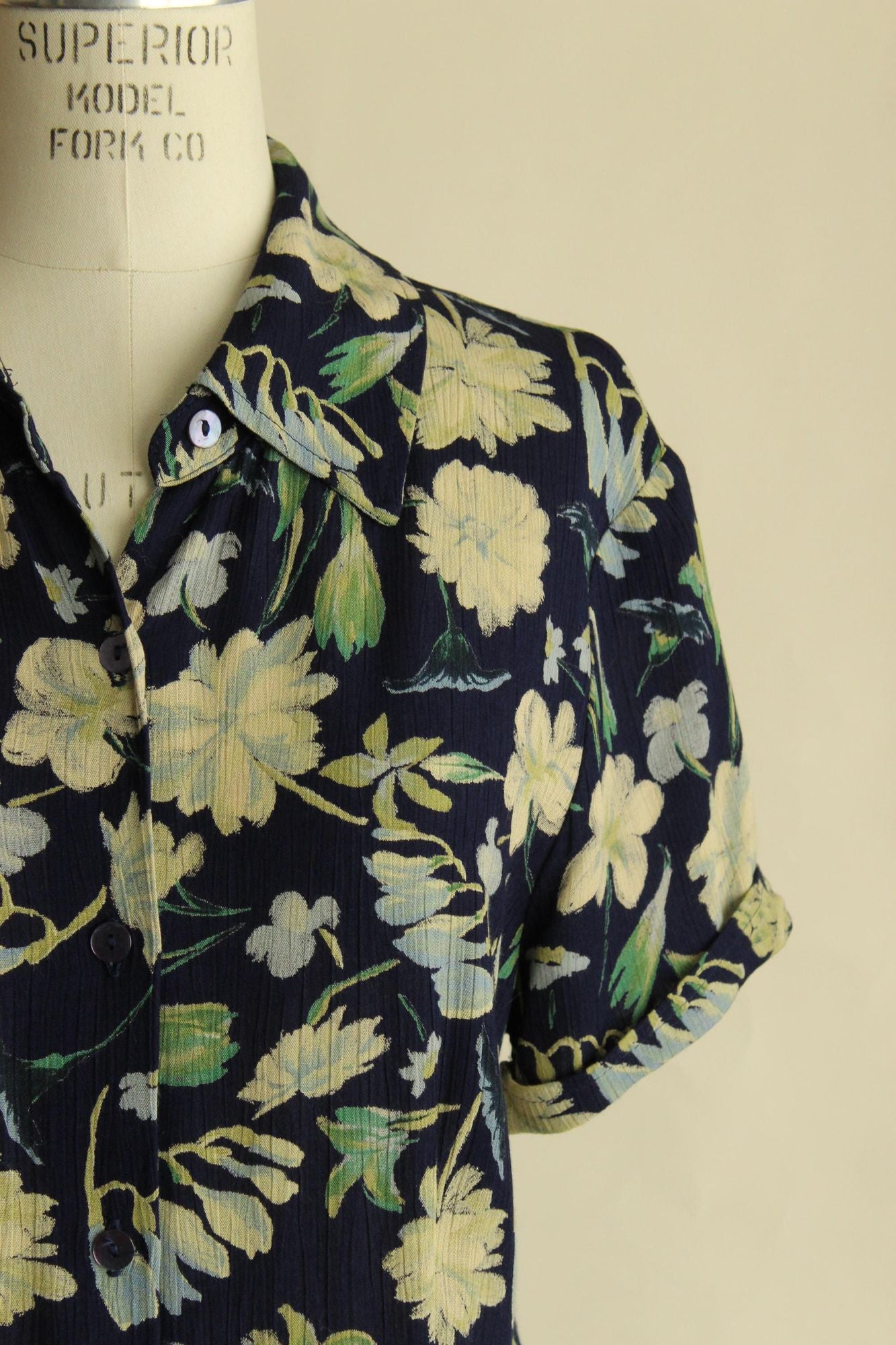 Vintage 1980s 1990s Clio Hawaiian Floral Print Blouse, Size Medium