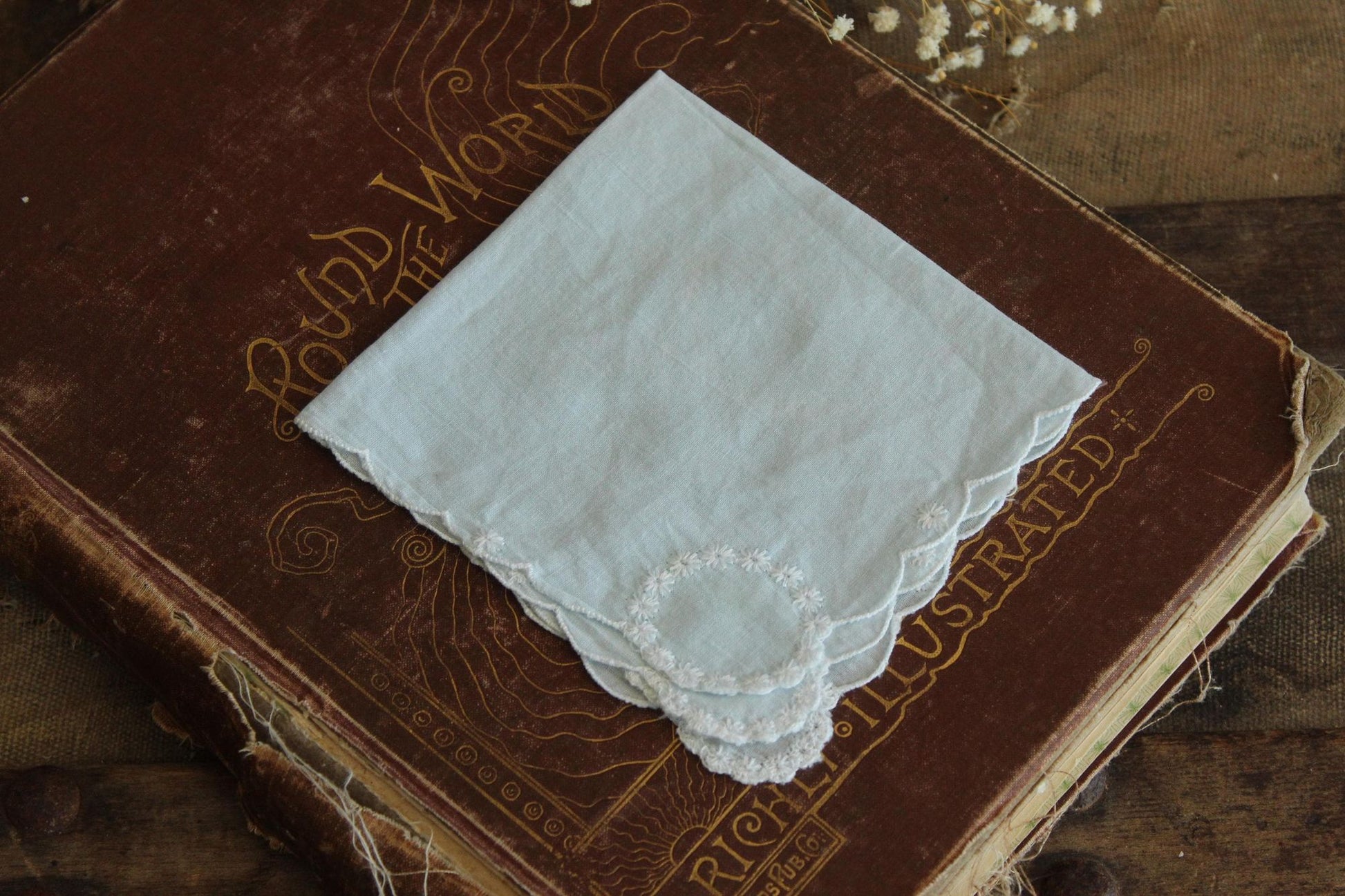 Vintage 1940s 1950s Blue Handkerchief with Embroidered White Daisies