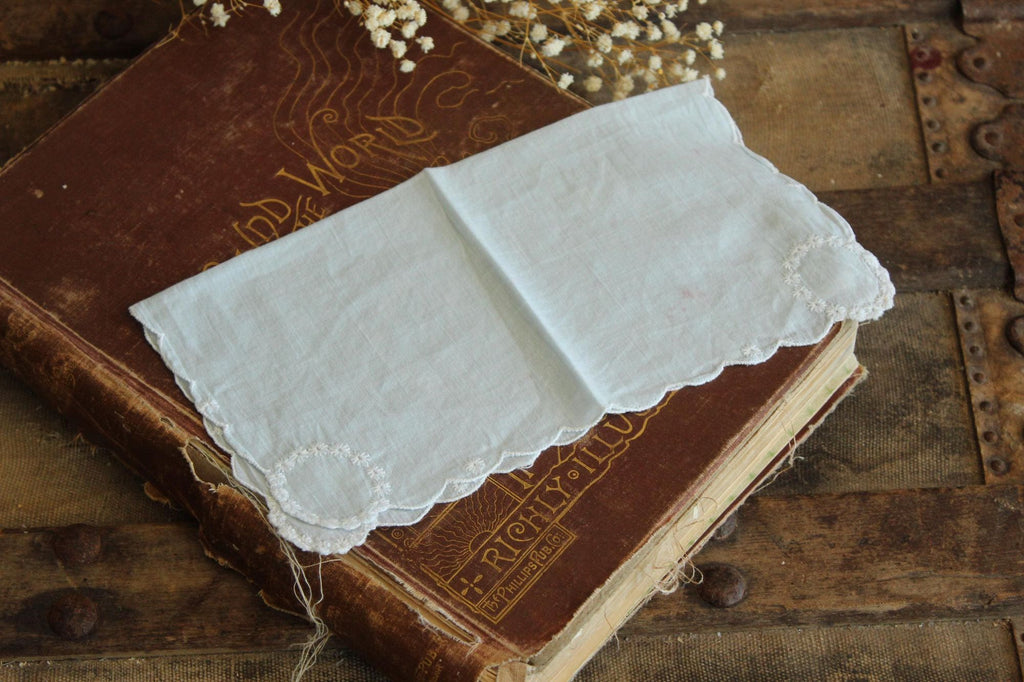 Vintage 1940s 1950s Blue Handkerchief with Embroidered White Daisies