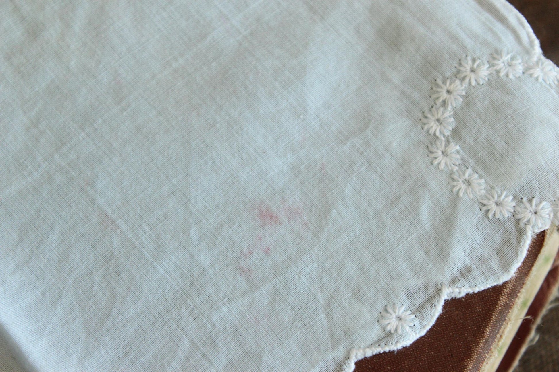 Vintage 1940s 1950s Blue Handkerchief with Embroidered White Daisies