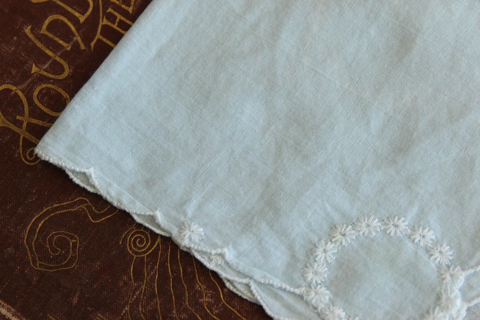 Vintage 1940s 1950s Blue Handkerchief with Embroidered White Daisies