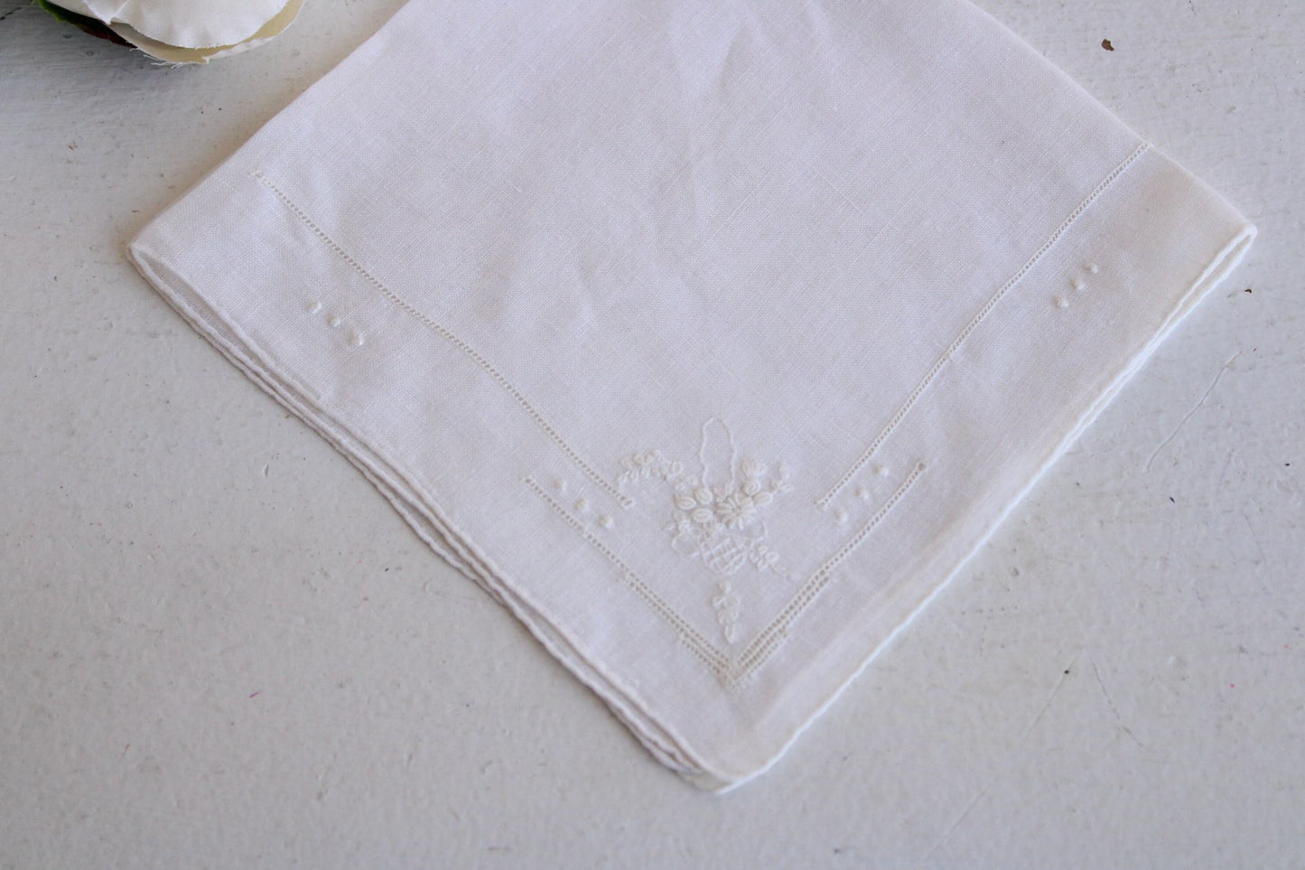 Vintage 1940s Embroidered Flowers White Linen Hankie