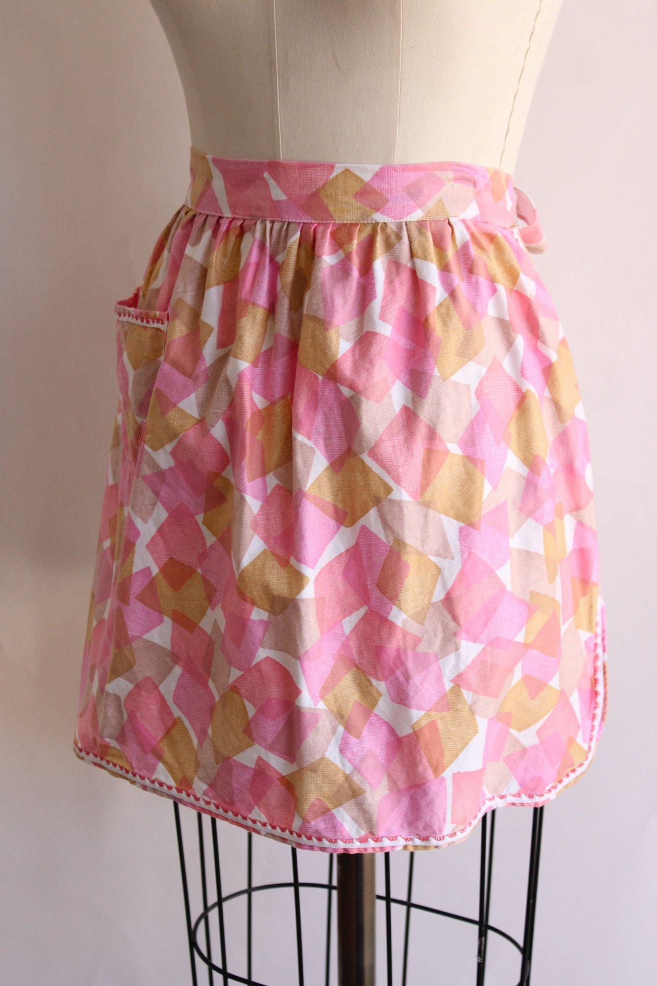 Vintage 1960s Pink and Yellow Geometric Print Cotton Half Apron