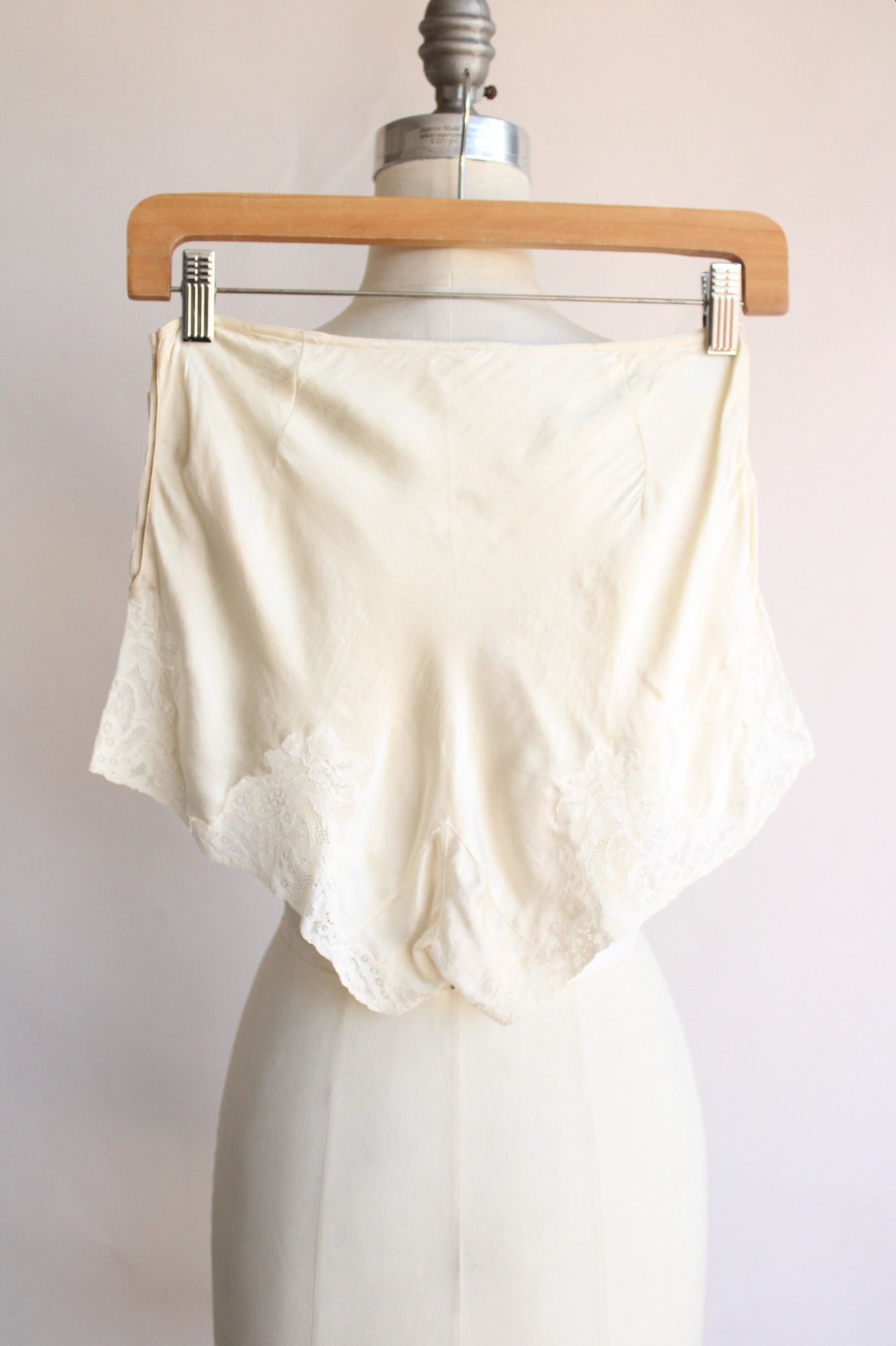 Vintage 1930s 1940s Tap Pant in Winter White Silk