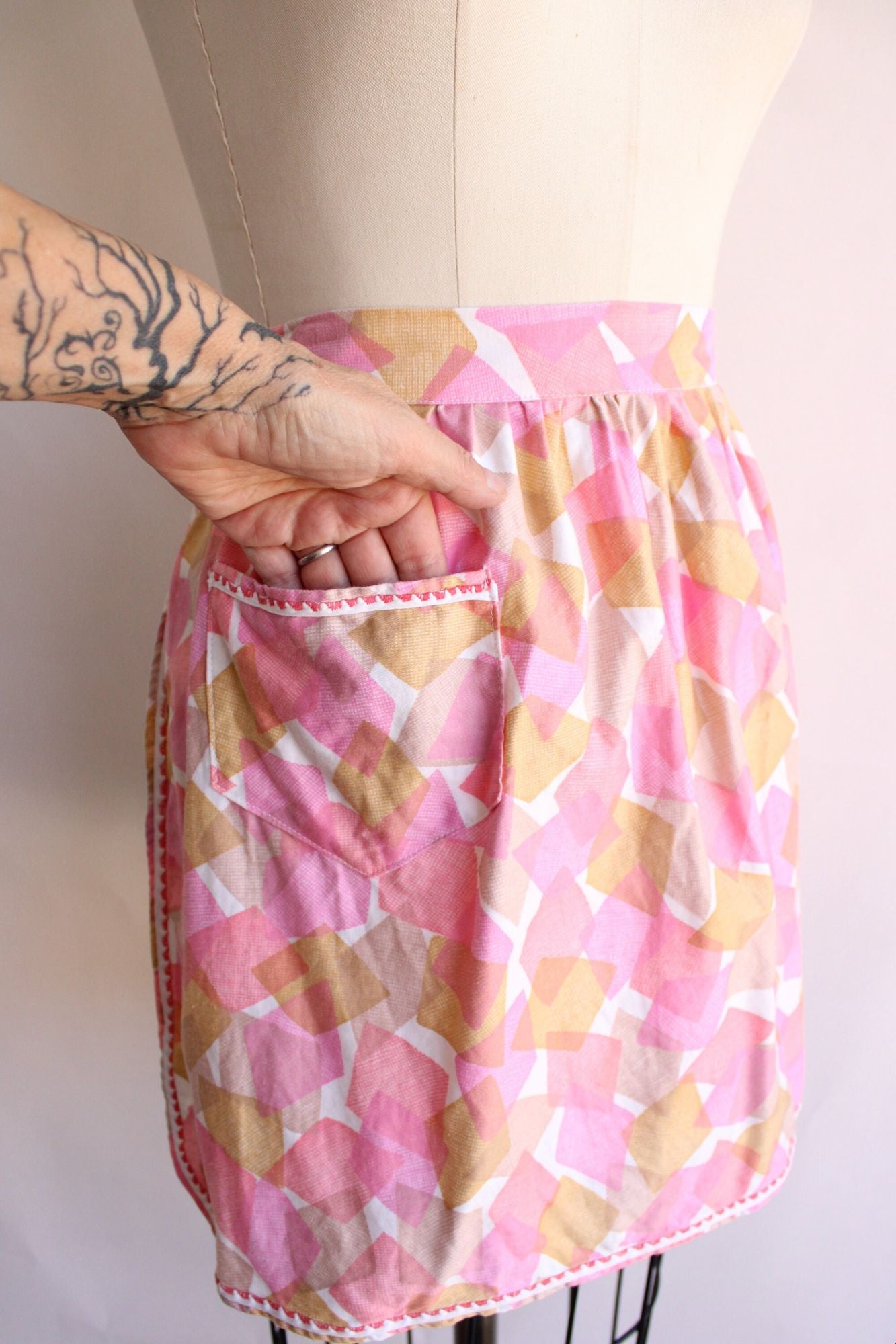 Vintage 1960s Pink and Yellow Geometric Print Cotton Half Apron