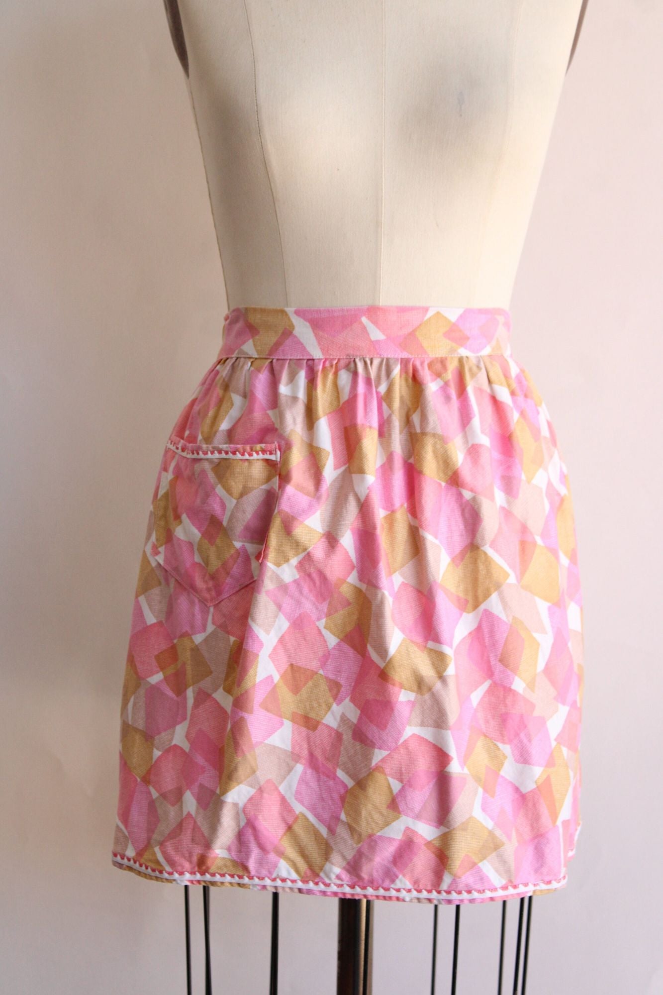 Vintage 1960s Pink and Yellow Geometric Print Cotton Half Apron