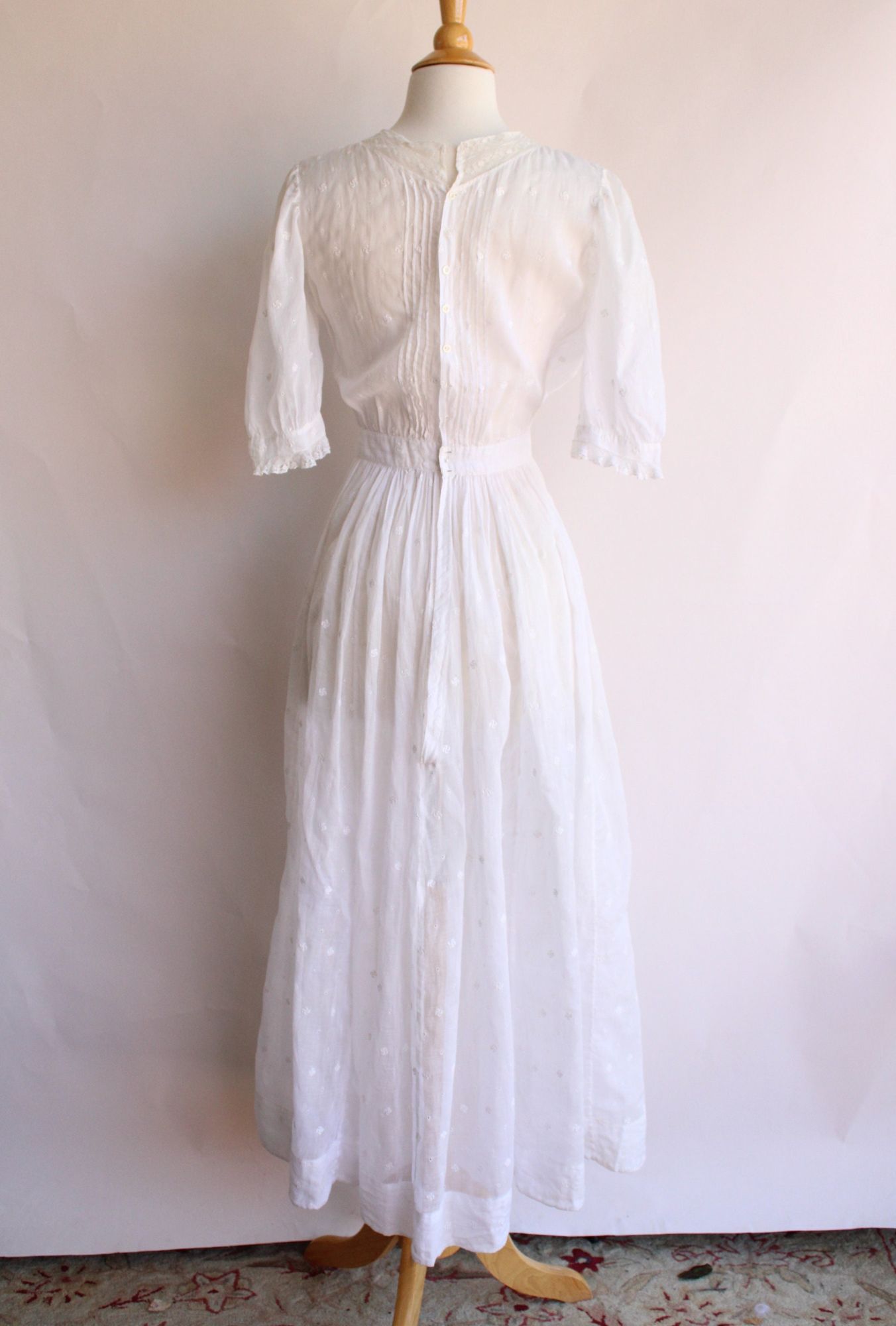 Vintage white cotton dress hotsell
