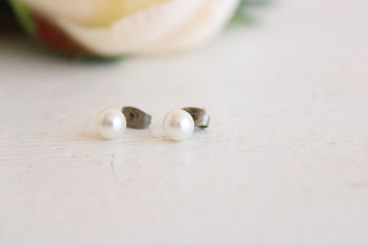 Vintage White Faux Pearl Stud Earrings