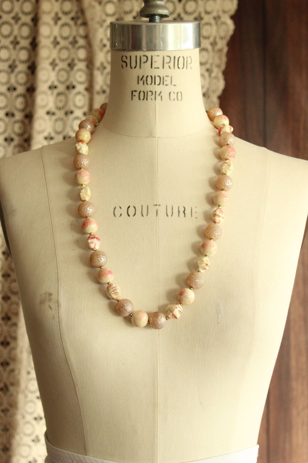 Vintage 1960s Pink and White Large Bead Necklace