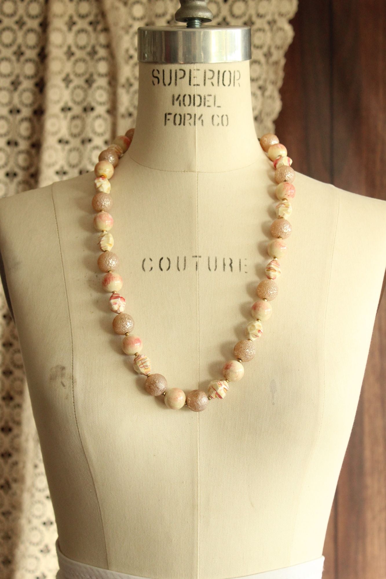 Vintage 1960s Pink and White Large Bead Necklace