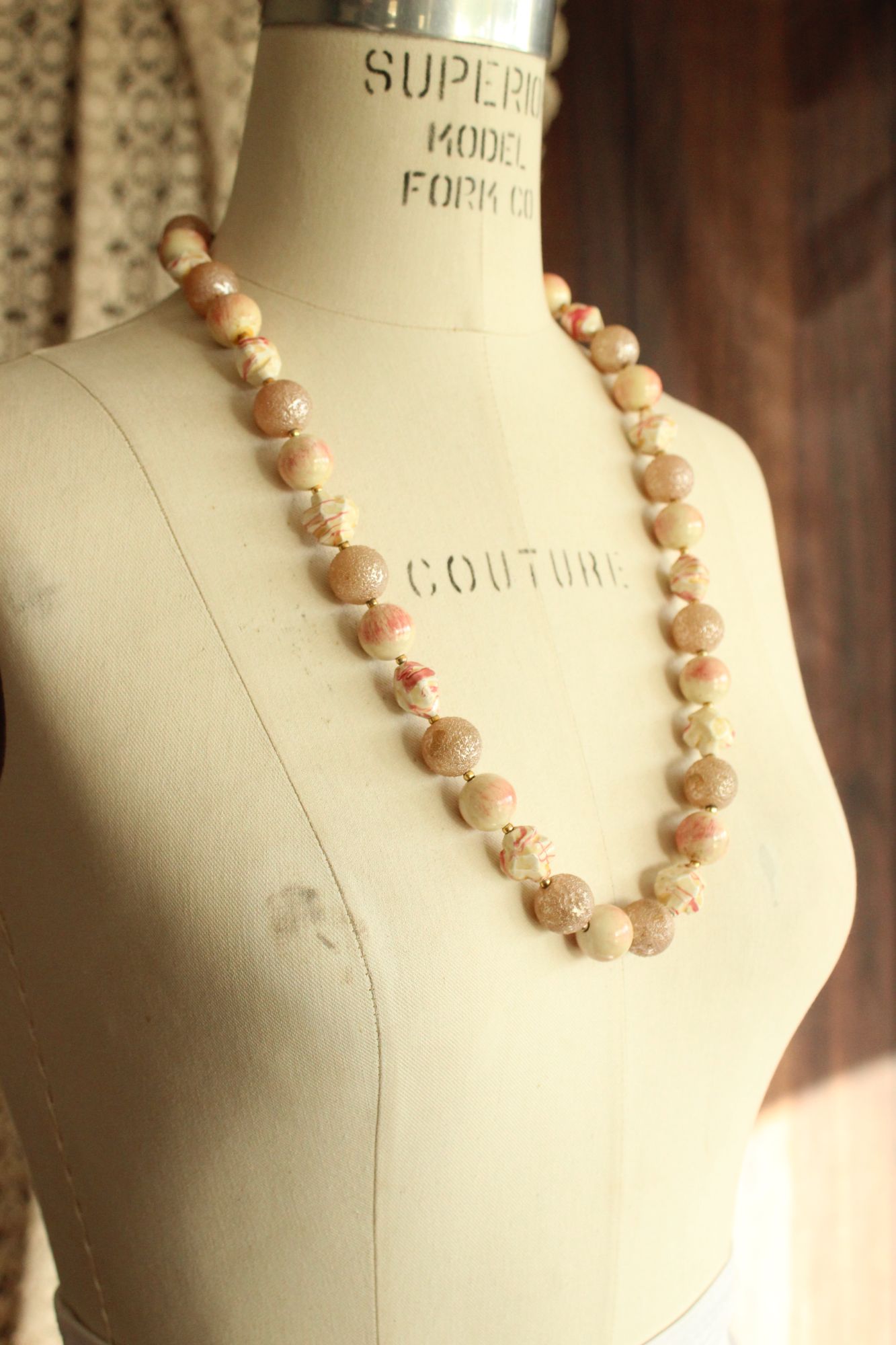 Vintage 1960s Pink and White Large Bead Necklace