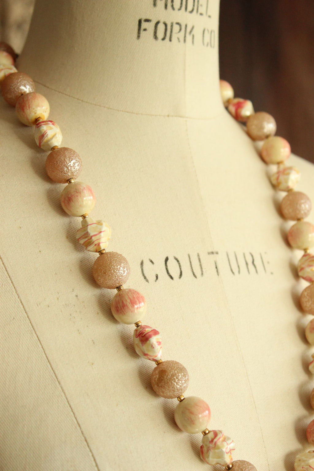 Vintage 1960s Pink and White Large Bead Necklace