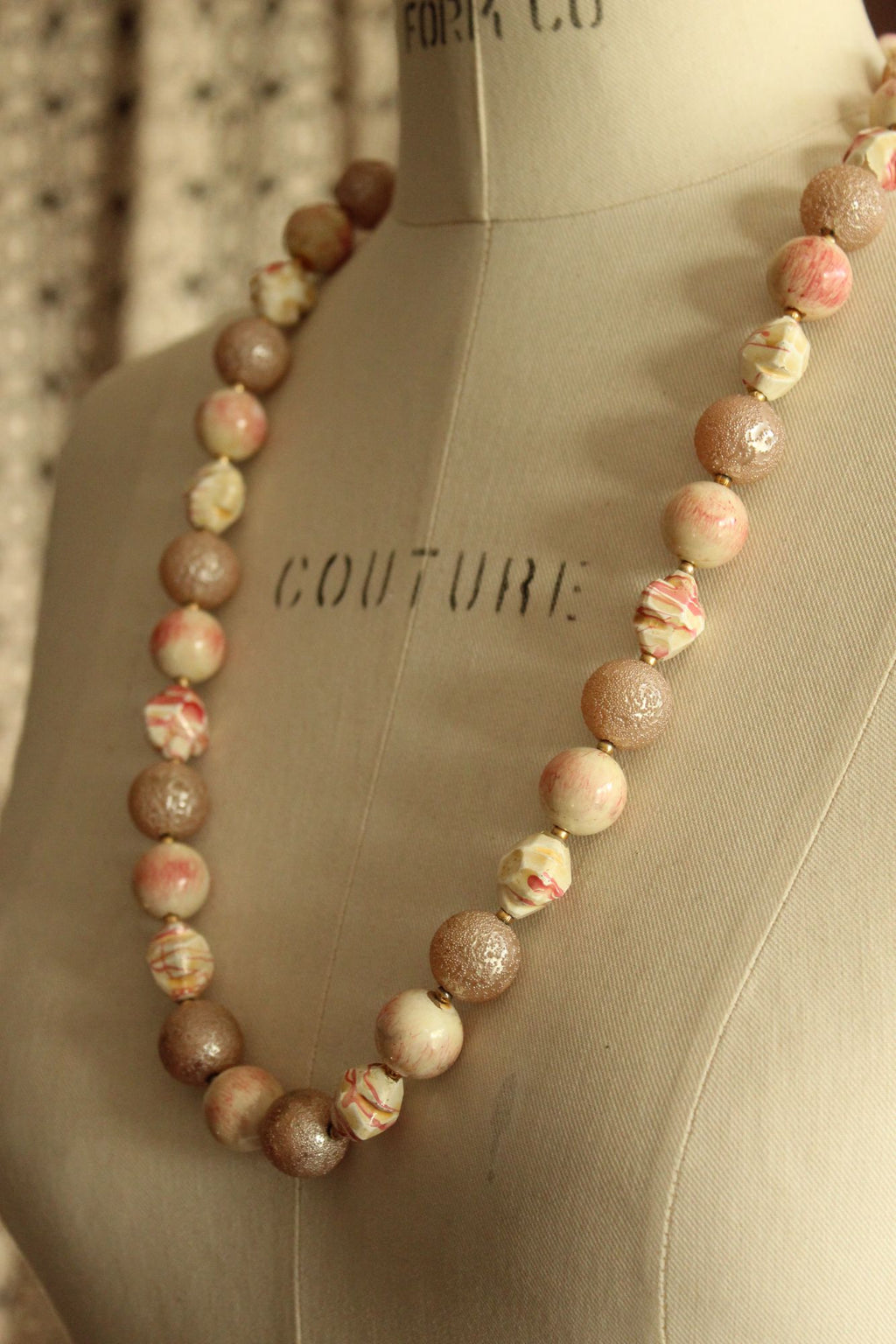 Vintage 1960s Pink and White Large Bead Necklace