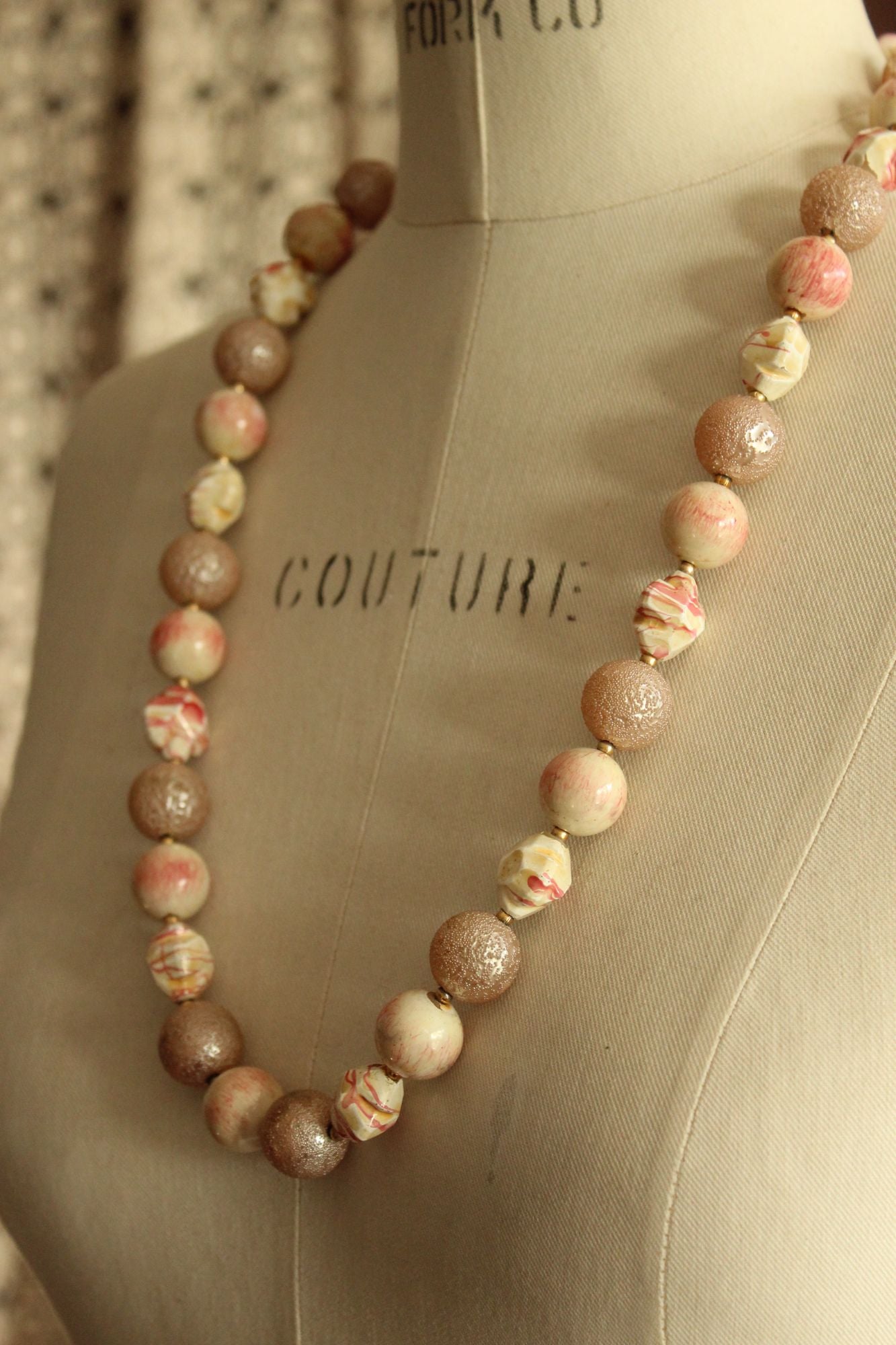 Vintage 1960s Pink and White Large Bead Necklace