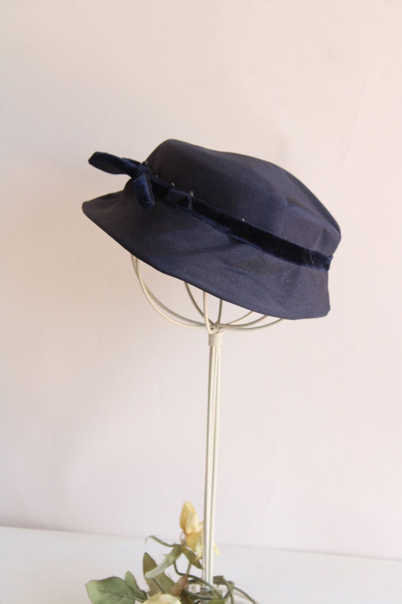 Vintage 1940s 1950's Navy Blue Silk and Velvet Cloche Hat