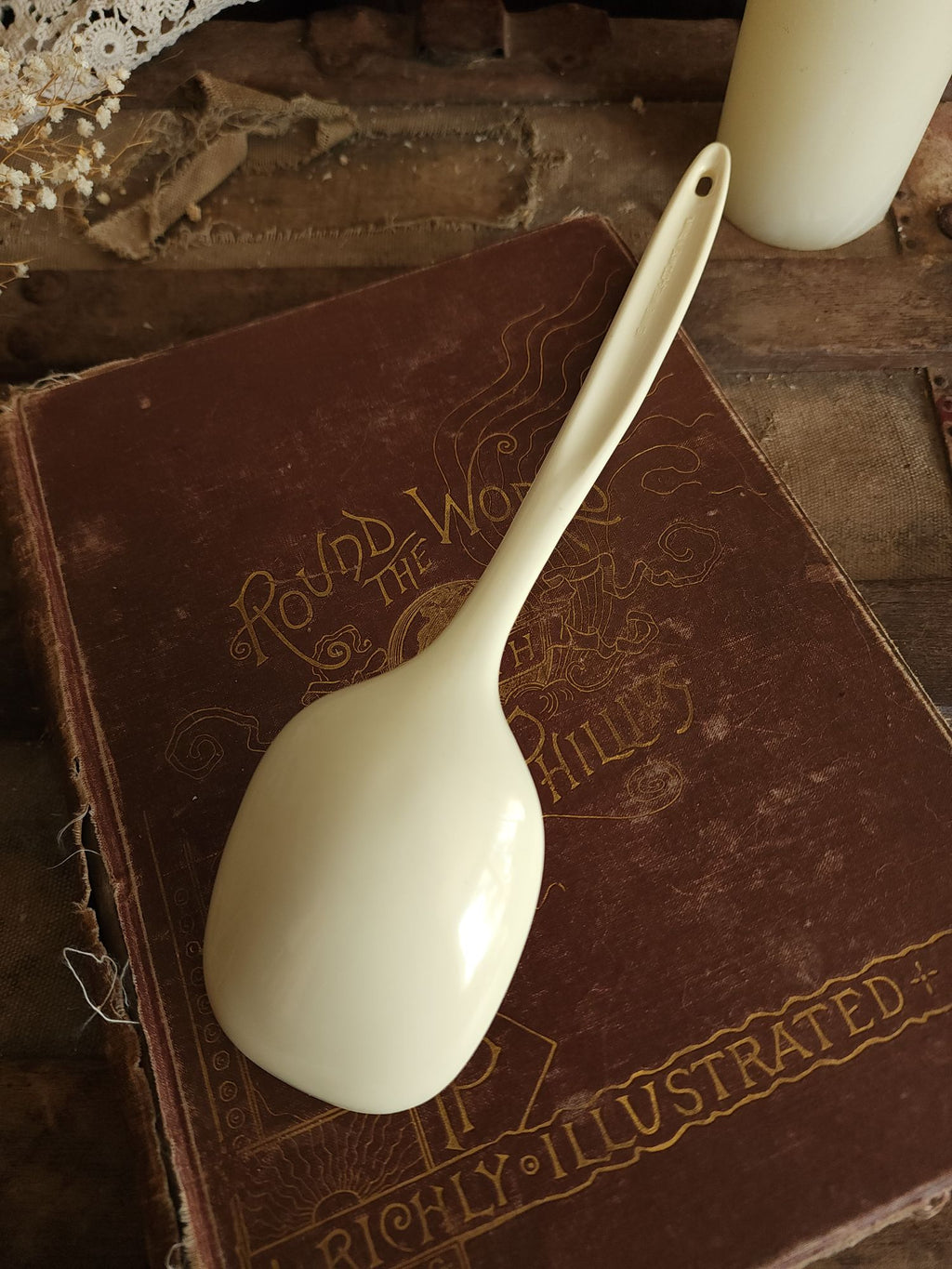 Vintage 1970s Large Cream Melamine Ware Ladle