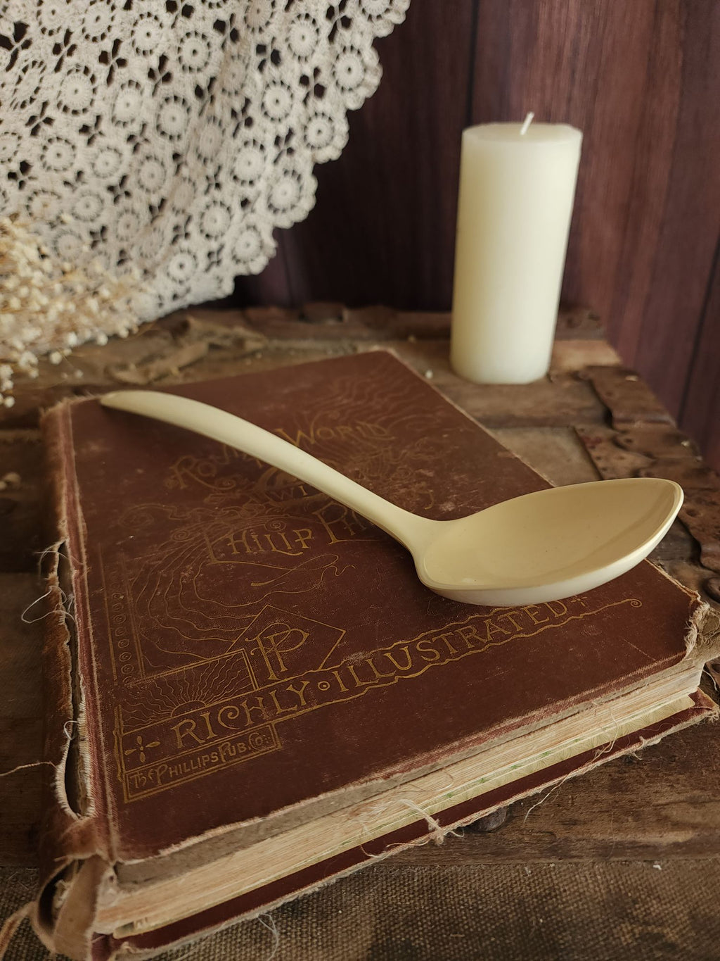 Vintage 1970s Large Cream Melamine Ware Ladle