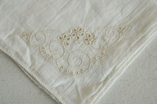 Vintage 1940s 1950s White Embroidered Linen Hankie
